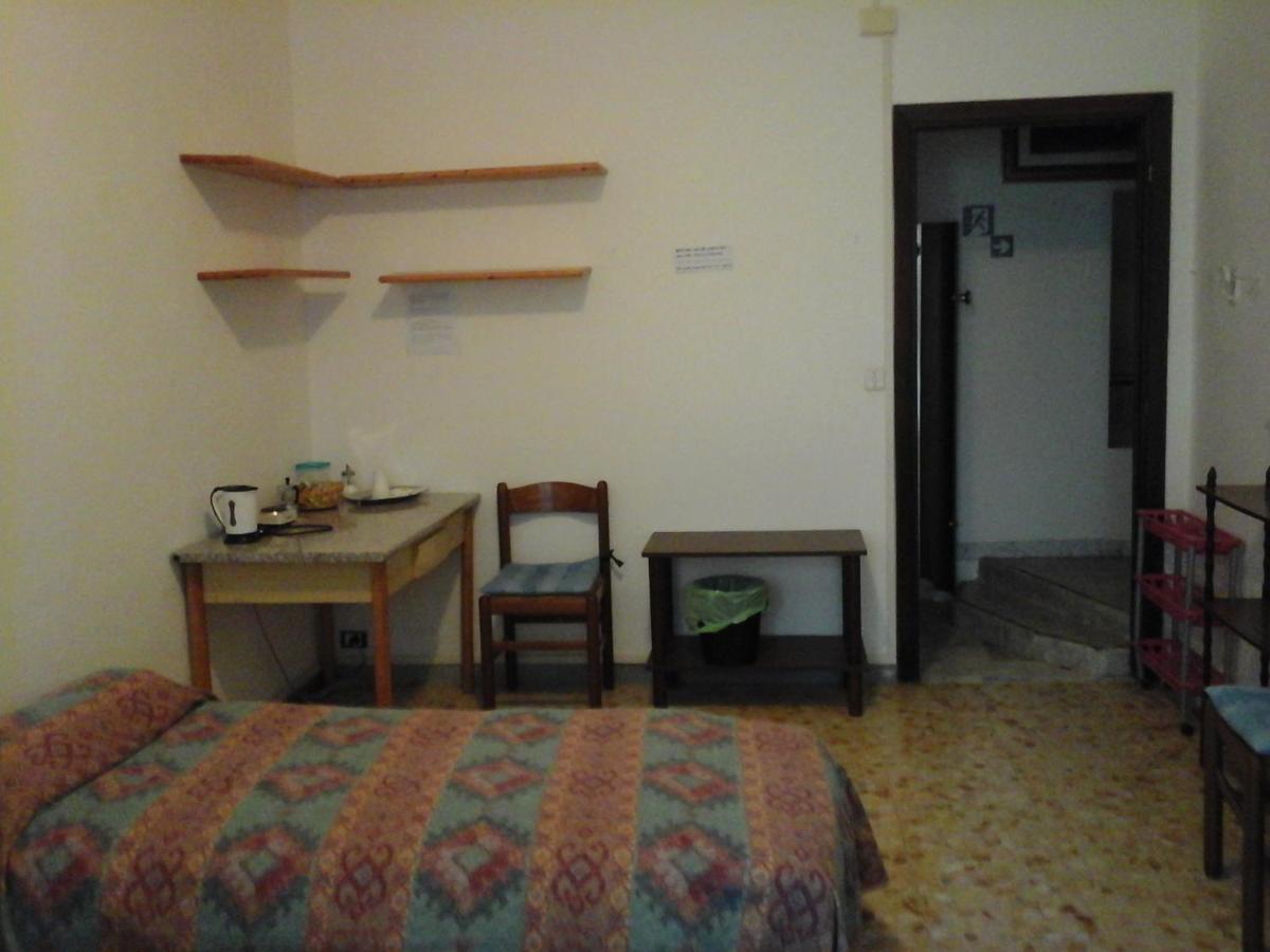 Near Metro' Line - Only Wc In The 15 Minutes To Termini Station 20 To Spagna Square - In The Night Bus Bed and breakfast