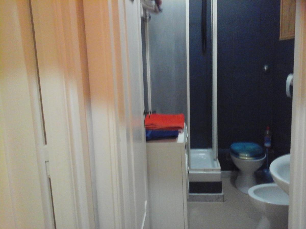 Near Metro' Line - Only Wc In The 15 Minutes To Termini Station 20 To Spagna Square - In The Night Bus Bed and breakfast